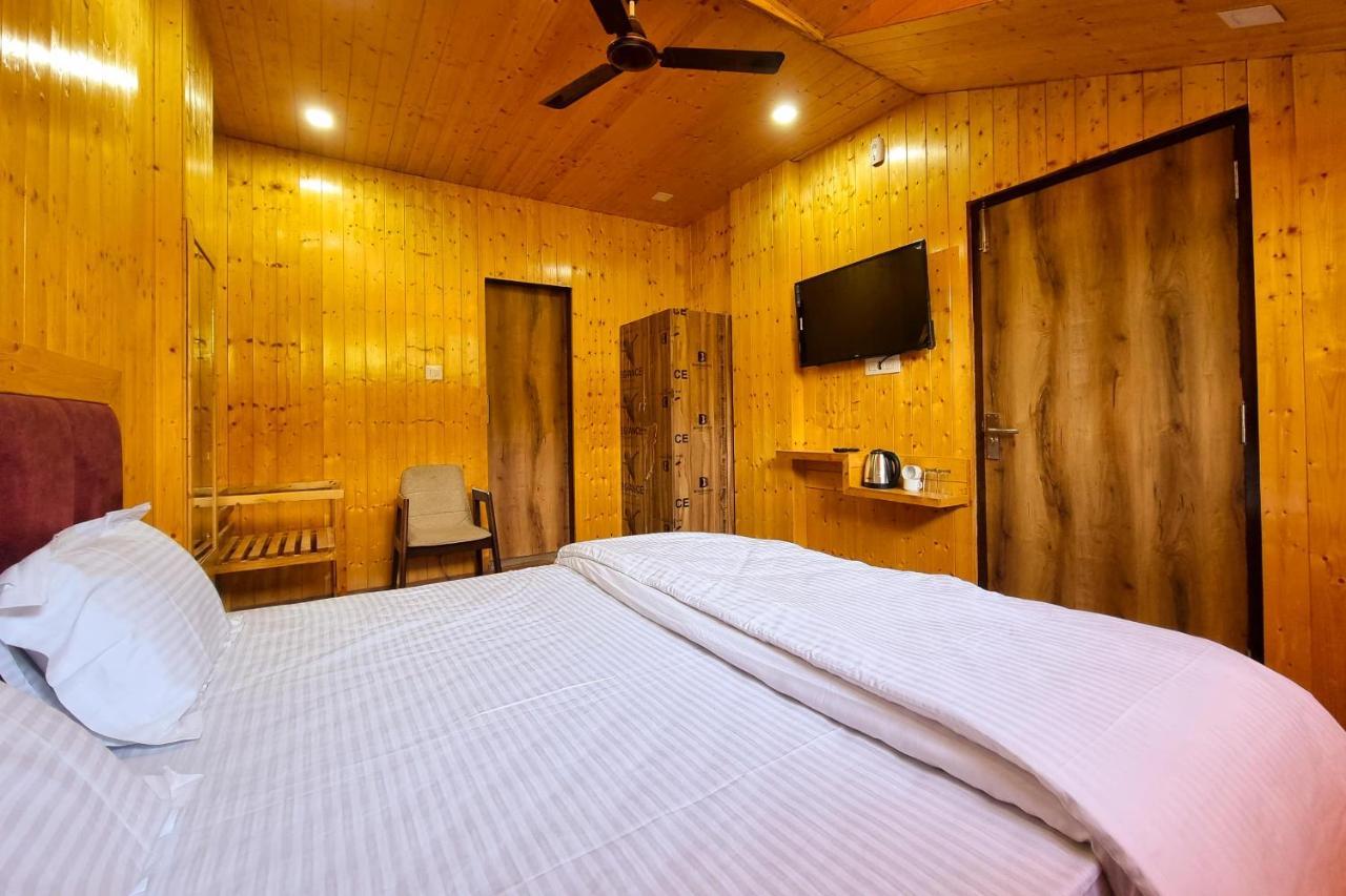 Hotel White Cloud Banikhet Bagian luar foto
